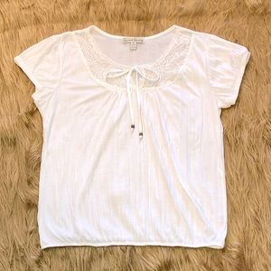 FRENCH LAUNDRY—Ivory Crochet Details w/ Capped Short Sleeves!! (Adorable—GUC!!)
